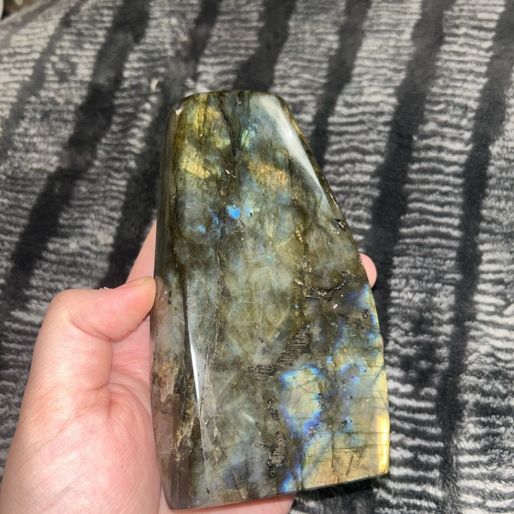 LARGE FLASH Labradorite Freeform! - Picture 5 of 6